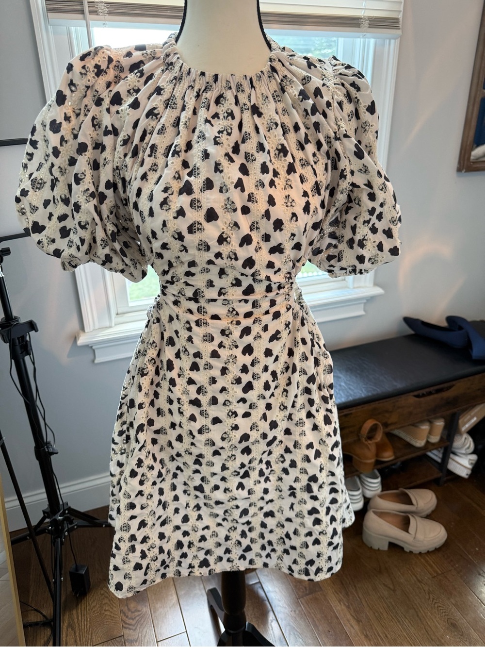 Beulah Black and White Puff-Sleeve Mini Dress Size Small has stretch